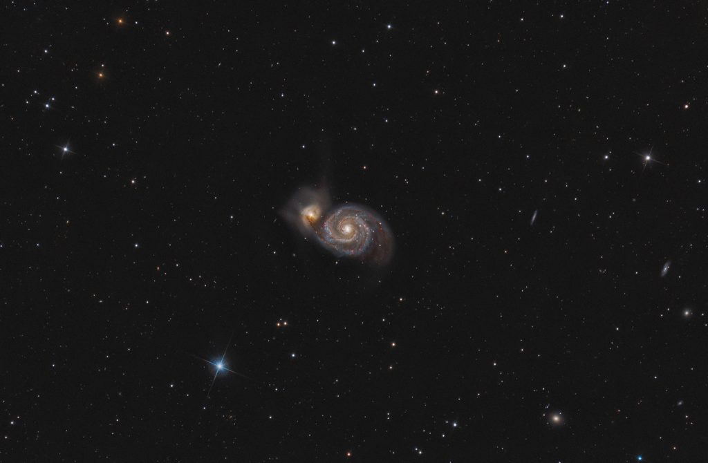 Galassia Vortice. Il risultato è un ibrido: un grande formato nel quale ho integrato materiale ad alta risoluzione soltanto nella parte centrare e questo è il risultato ottenuto con un riflettore Sky-Watcher 200/800 f4 e un filtro L-pro Opotolong Filtro Optolong L-Pro Recensione zwo asi 224 294