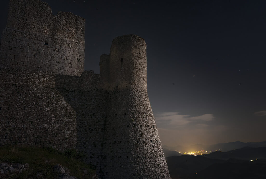 Paesaggistica Notturna a Rocca Calascio Rocca Calascio abruzzo nightscape nightscapes via lattea paesaggistina notturna pano milky way