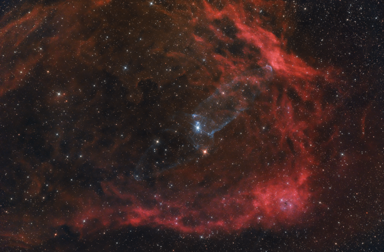 Nuova ASI 2400 MC Pro prime prove SH2-129 (nebulosa Pipistrello) e Ou4 (nebulosa Calamaro) nel Cepheo astrofotografia Filtro Optolong L-eXtreme recensione e prove Recensione camera ZWO ASI 2400MC PRO: un CMOS astronomico Full Frame a colori