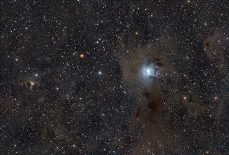 Nebulosa Iris NGC 7023 e Ghost Nebula Sh2-136 o vdB 141 nebulosa riflessione emissione cefeo globulo di Bok L'Osservatorio Astronomico "Piero Zambonini" a Febbio