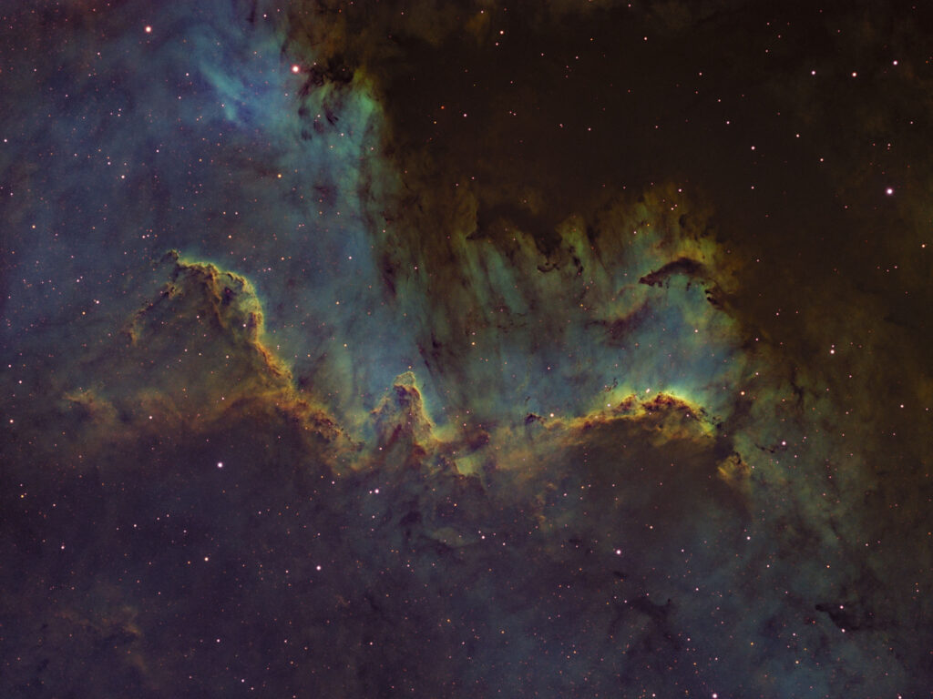 Il Muro del Cigno in Hubble Palette Nebulosa Muro del Cigno parte della Nebulosa Nord America NGC 7000 o C 20 astrofotografia hubble palette I filtri per astrofotografia in ultra banda stretta da 3nm e 3.5nm