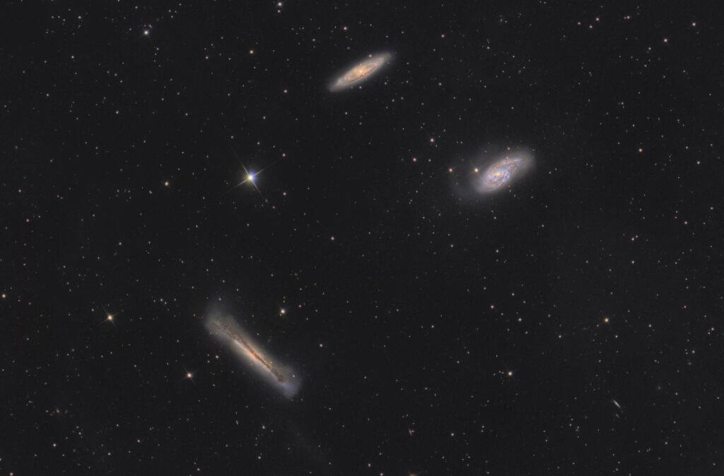 Tripletto del Leone (Gruppo di M66) M66, M65 e NGC 3628 in LRGB fotografato con 200/800 SkyWatcher e QHY 268M QHYCCD mono monocromatica Astrofotografia sul Tripletto del Leone M66