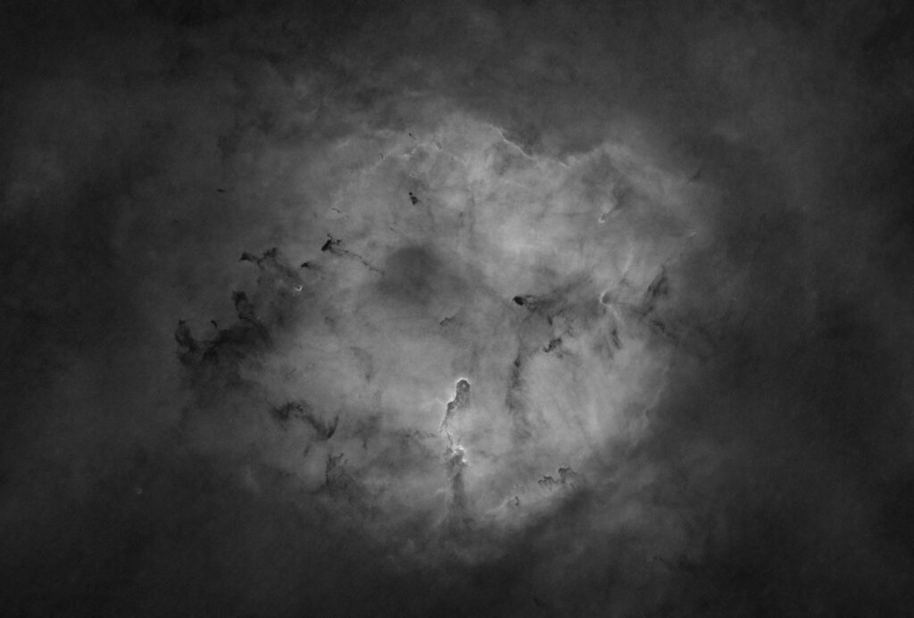Nebulosa Proboscide di Elefante IC 1396 - 300 minuti di H-Alpha da 3nm con filtro Antlia e Askar ACL200 APO 50mm F/4.0 e ASI 294MM