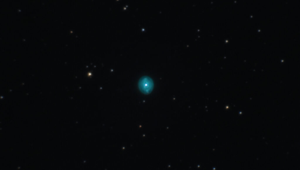 Nebulosa Planetaria Occhiolino (Blinking Nebula) PK 83+12.1 - NGC 6826 - Ripresa in live stack in banda larga con uv-ir cut - Camera Player One Astronomy Neptune-C II e Sky-Watcher 300 F/4 - 900x1'' Recensione e prove della camera Neptune-C II di Player One Astronomy
