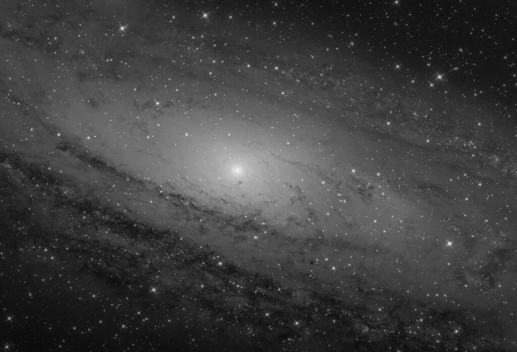 Astrofotografia dentro la galassia di Andromeda M31 Galassia di Andromeda M 31 o NGC 224 in luminanza sky-watcher 300 f/4 asi 294 l-pro