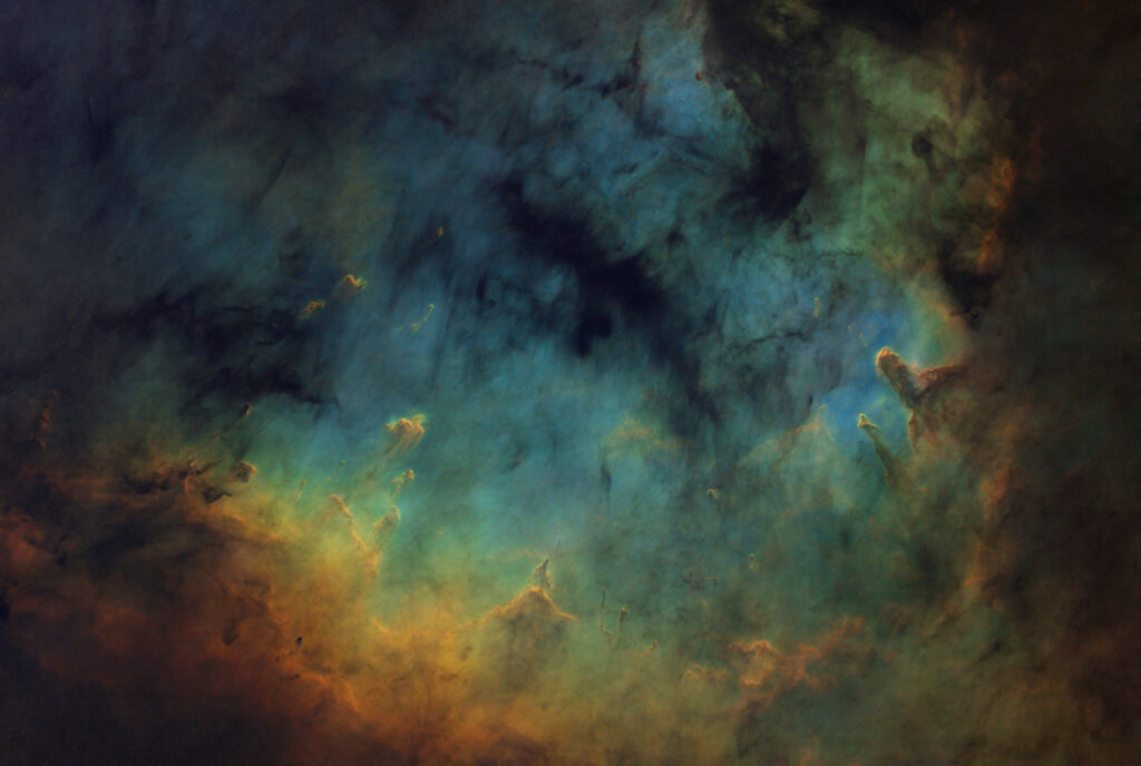 Nebulosa NGC 7822 (Sh 2-171, LBN 589) Hubble Palette SHO Starless con Sky-Watcher 300 f/4 su EQ8R-Pro I filtri per astrofotografia in ultra banda stretta da 3nm e 3.5nm