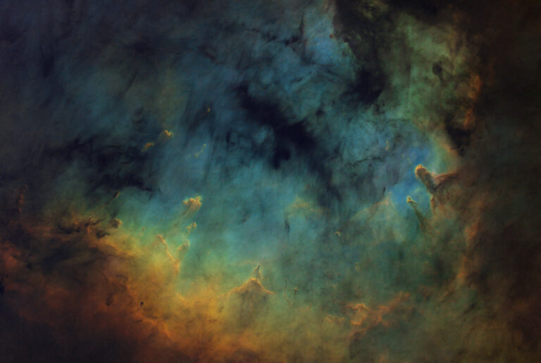 Nebulosa NGC 7822 (Sh 2-171, LBN 589) Hubble Palette SHO Starless con Sky-Watcher 300 f/4 su EQ8R-Pro I filtri per astrofotografia in ultra banda stretta da 3nm e 3.5nm