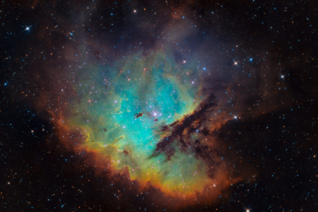 Nebulosa Pacman NGC 281 (IC 11, Sh 2-184) in Hubble Palette acquisita con Sky-Watcher 300 f/4 su EQ8R-Pro con ASI 294MM e filtri Optolong in ultra banda stretta da 3nm Ha, OIII, SII Filtri Optolong in Banda Stretta Ha OIII SII da 3nm Filtri Optolong in Banda Stretta da 3nm Ha OIII SII