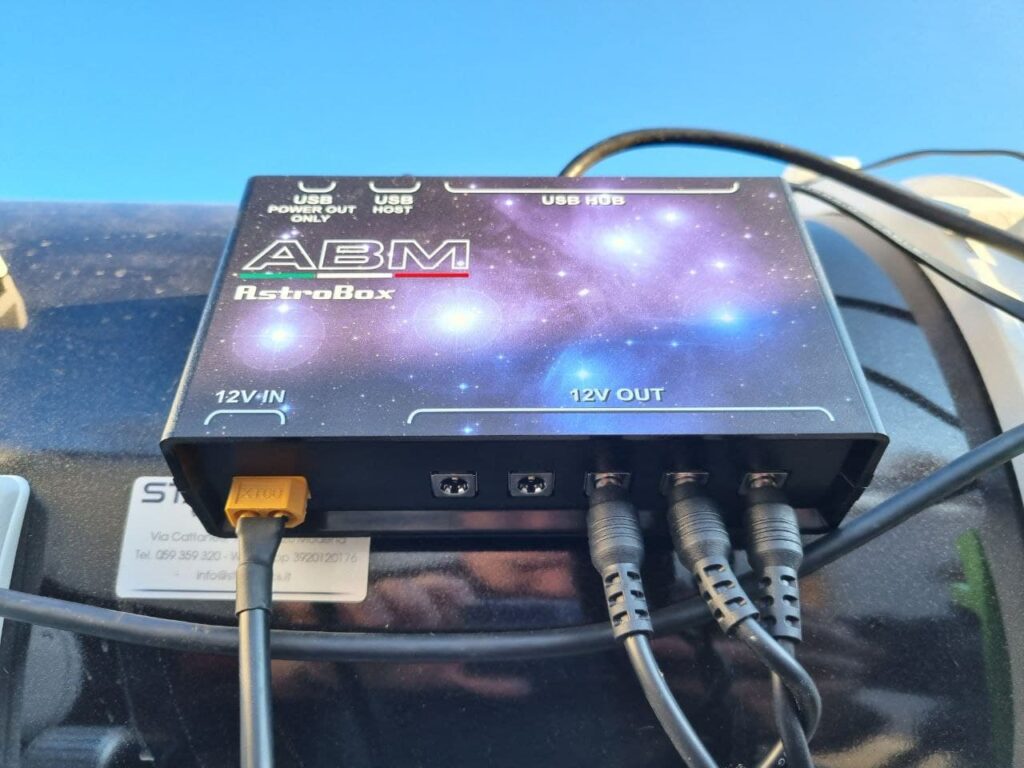 Astrobox Core per la gestione di alimentazione e cavi in astrofotografia