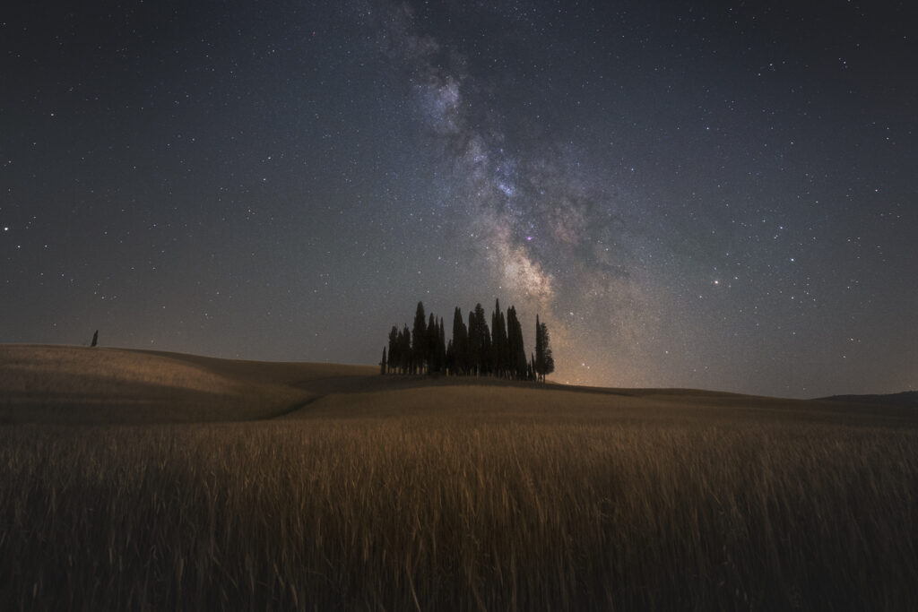 Via Lattea ai cipressi di San Quirico in Val d'Orcia Fotografare la Via Lattea in Val d'Orcia Corso di Fotografia Paesaggistica Notturna e Via Lattea