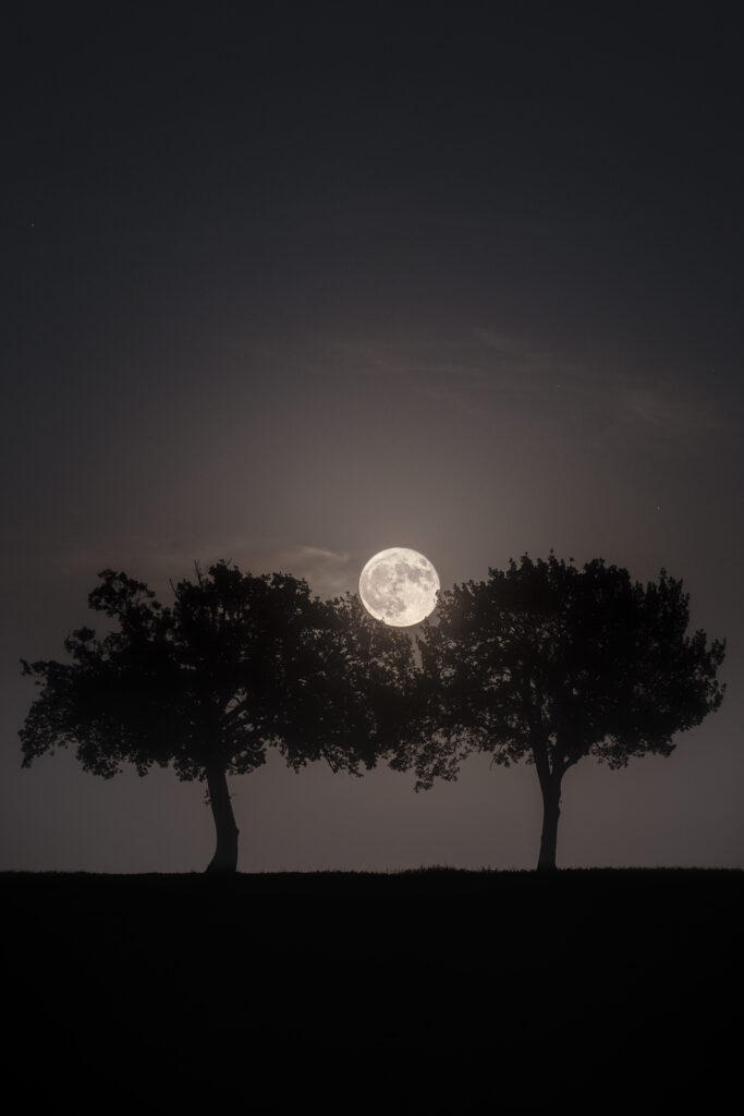 Fotografia alla Luna in HDR paesaggistica notturna La superluna e la fotografia HDR