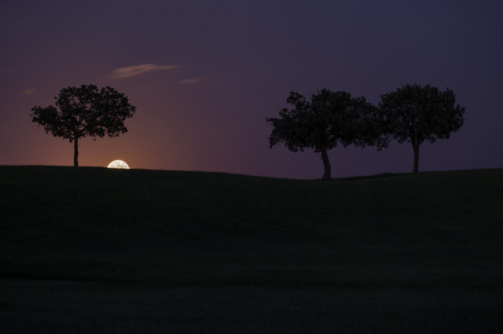 Fotografia alla Luna in HDR paesaggistica notturna La superluna e la fotografia HDR La superluna e la fotografia lunare HDR