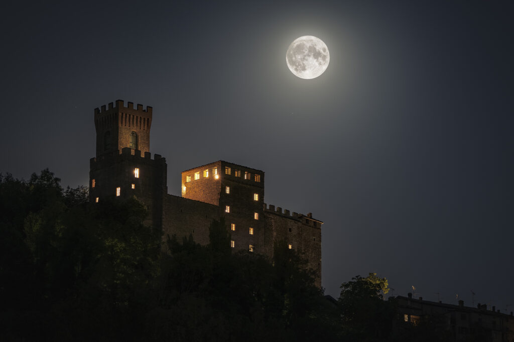 Fotografia HDR alla Luna e al Castello di Montecuccolo