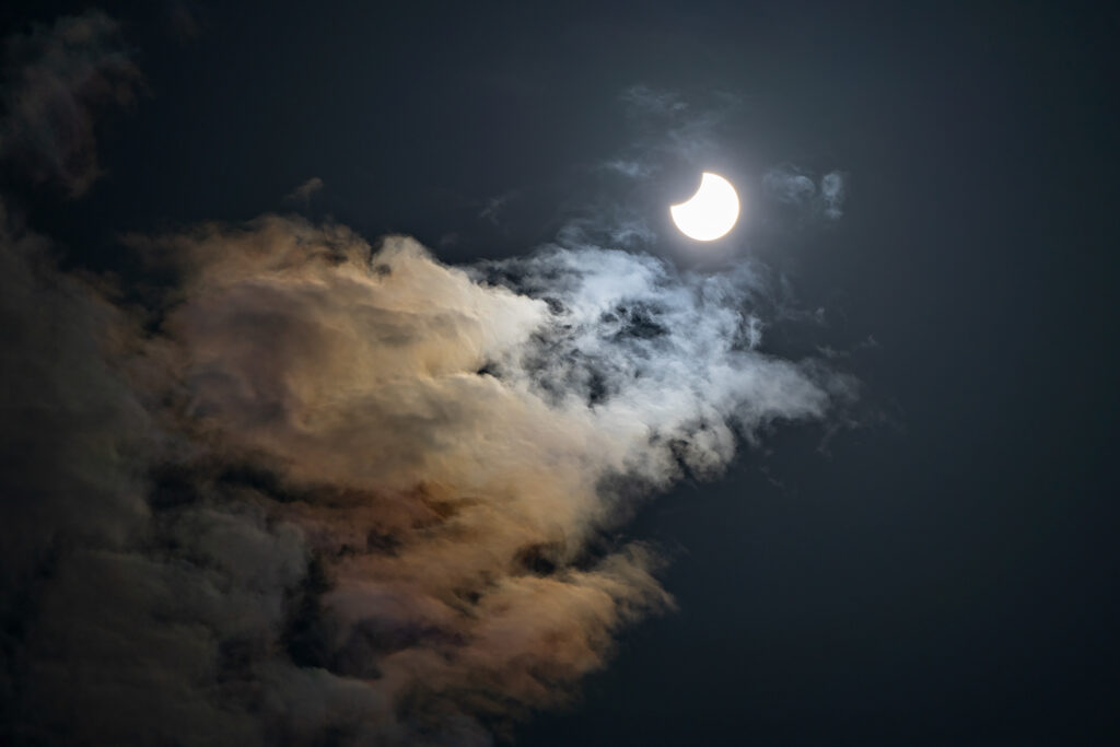 Fotografie dell'eclissi parziale solare del 25 ottobre
