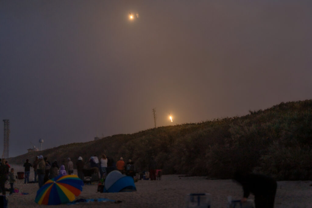Rientro e atterraggio dei Falcon 9 di SpaceX a Cape Canaveral Ho fotografato un Falcon Heavy di SpaceX a Cape Canaveral, Florida, razzo, fotografare il decollo, time lapse, rientro dei booster, boosters, Falcon 9, fotografia a lunga posa, Sony, NASA, spiaggia di Playalinda beach