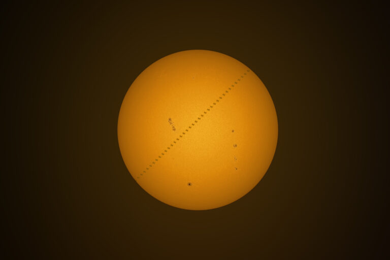 Fotografare la ISS Stazione Spaziale Internazionale in transito sul Sole