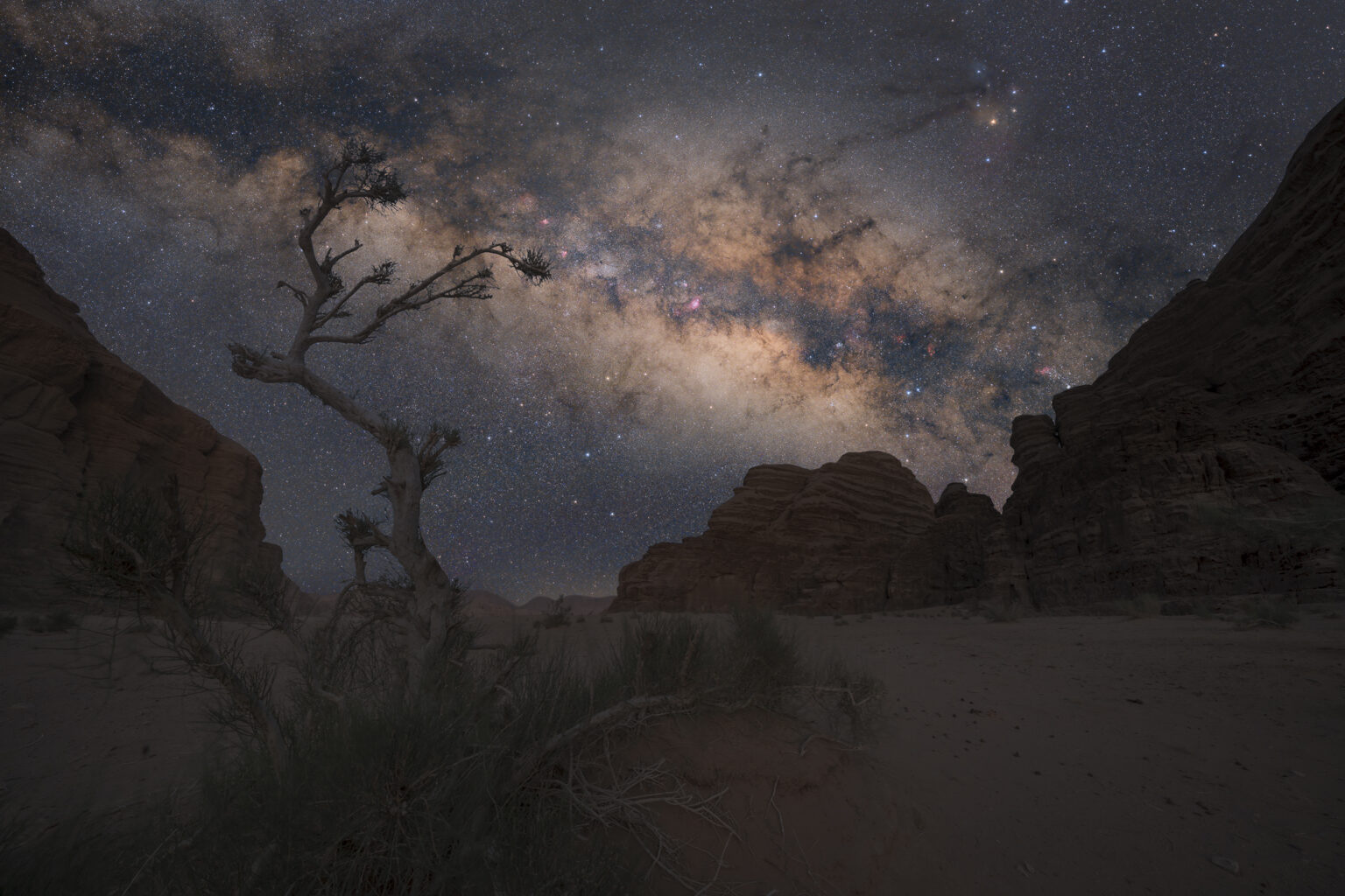 Via Lattea nel deserto del Wadi Rum - Giordania milky way